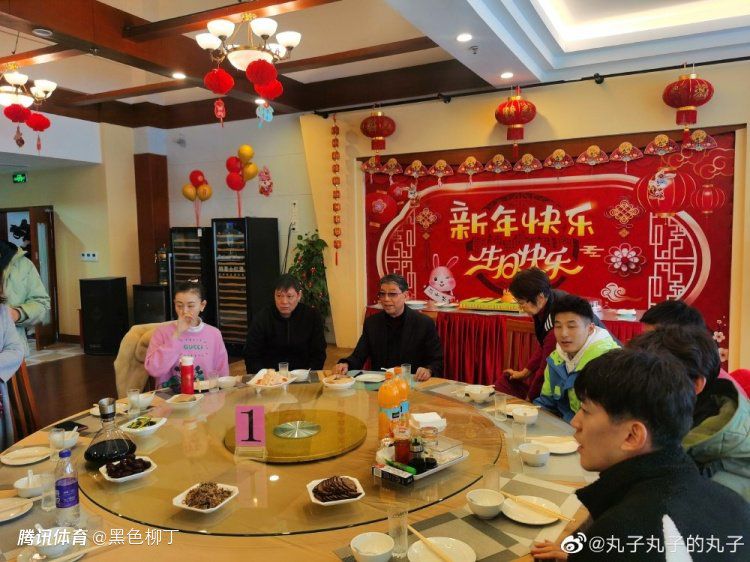 影片首要讲述了少年霍元甲和洽友农劲荪一路履行革命党奥秘使命，惊险途中，霍元甲屡屡自告奋勇，挫败洋人诡计，誓死守护国宝的故事。